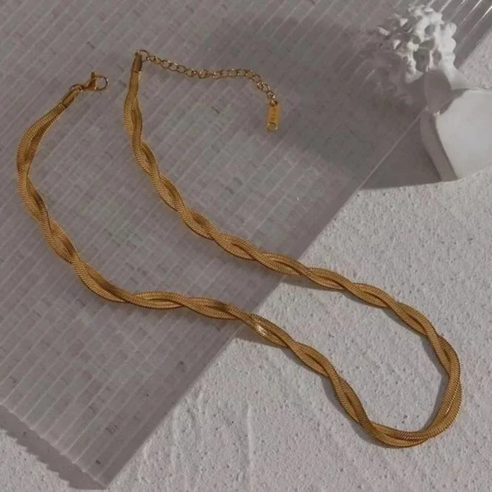 New 18K Gold Chain Necklace, NICE NECKLACE, CUTE NECKLACE - Picture 5 of 8